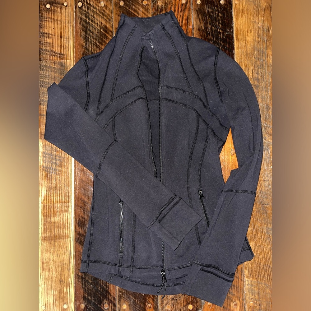 Women’s Lululemon zip-up jacket, size 6, missing a piece on the zipper part